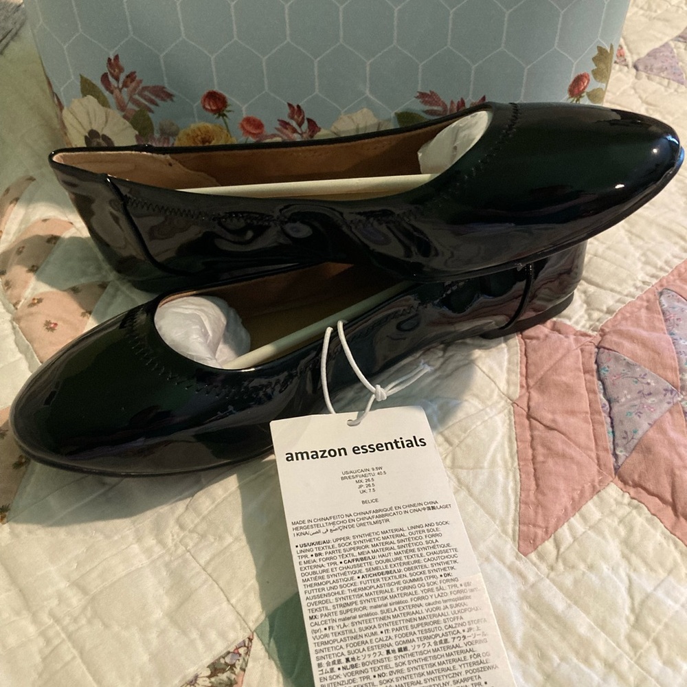 Amazon Essentials Black Patent Round-Toe Ballet Flats